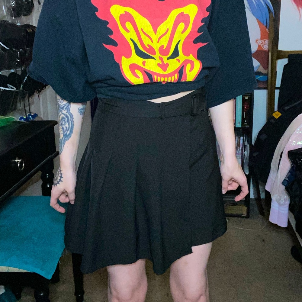 black buckle skirt